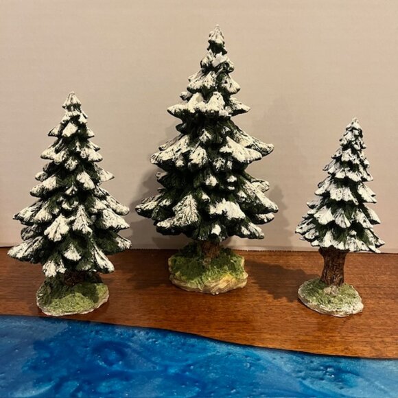 Dept 56 Village "Snowy Scotch Pines" and Extra Snowmen - Picture 3 of 15